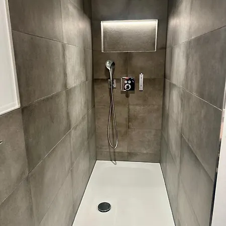 Happy - Neu Renoviert, Gemuetlich In Ruhiger Lage